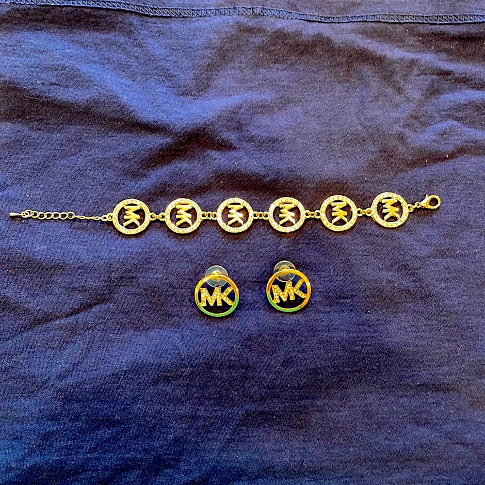 Bracelet and earrings set